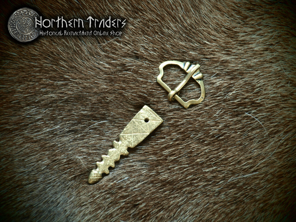 Simple Medieval Buckle & Belt End with Acorn