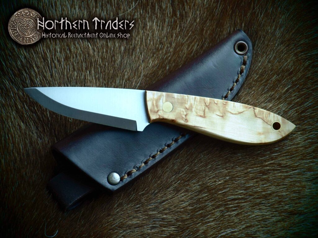 Brisa Bobtail 80 – Curly Birch, Scandi Knife