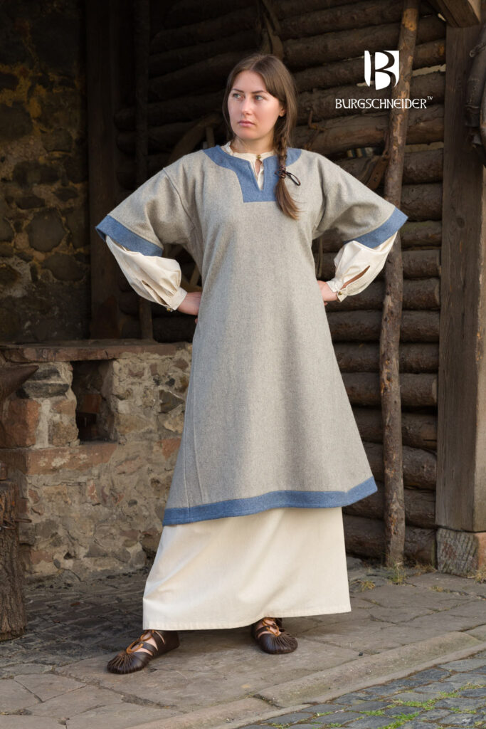 Pintella o Sobrevestido Hispano «Luiza»