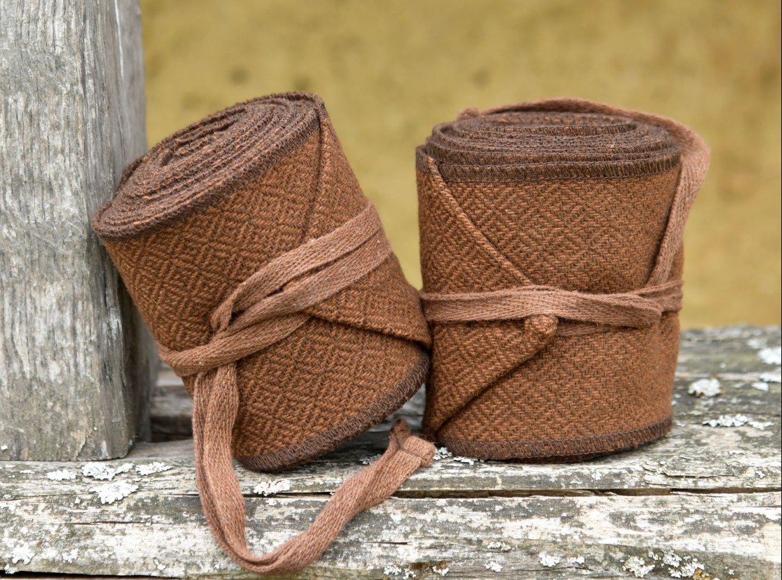 Medieval Leg Wraps – Diamond Twill Wool Winingas – Brown